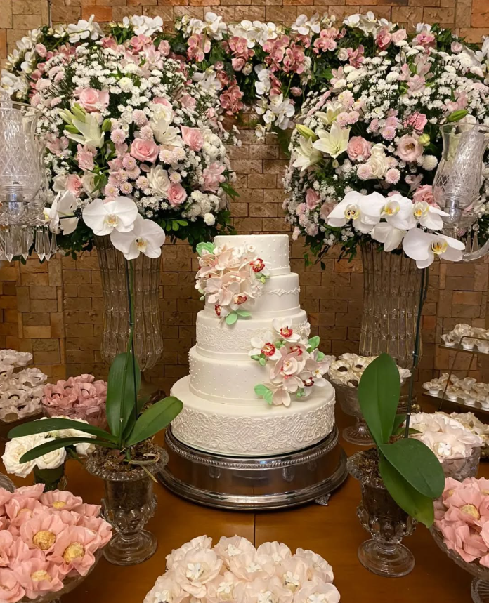 Detalhes de um bolo decorado